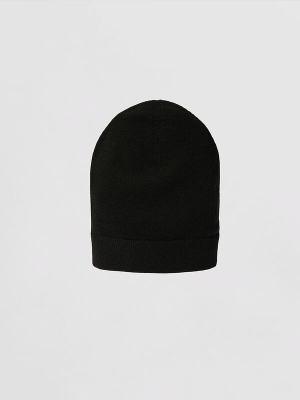 Fine-Knit Cashmere Beanie with Ribbed Brim image number 0