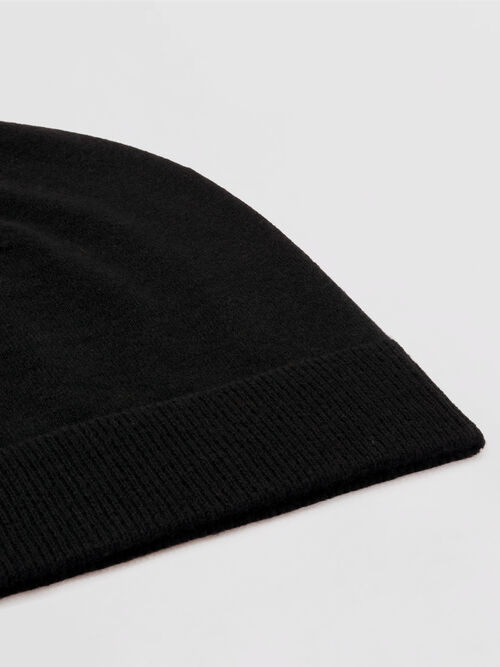 Fine-Knit Cashmere Beanie with Ribbed Brim