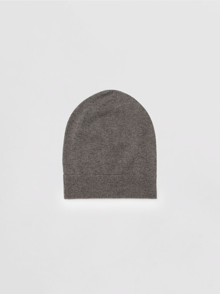 Fine-Knit Cashmere Beanie with Ribbed Brim image number 2