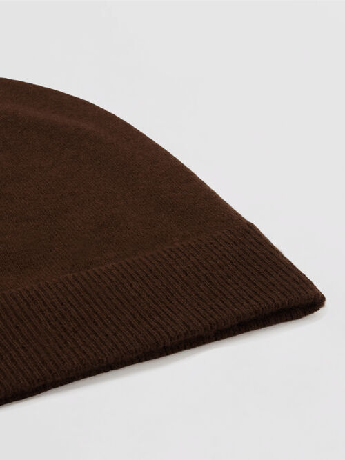Fine-Knit Cashmere Beanie with Ribbed Brim