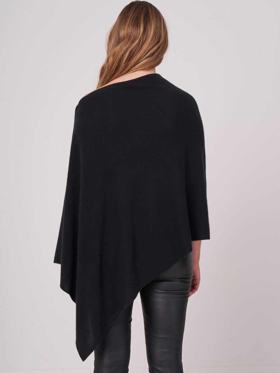 Asymmetrischer Poncho mit Knopfleiste image number 1