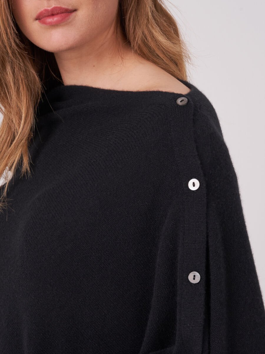 Asymmetrischer Poncho mit Knopfleiste image number 2