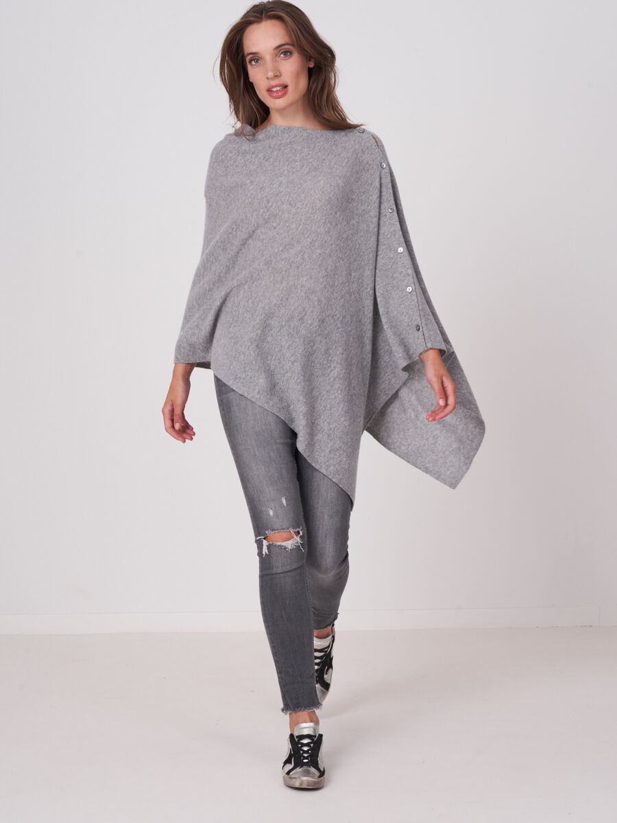 Asymmetrischer Poncho mit Knopfleiste image number 3