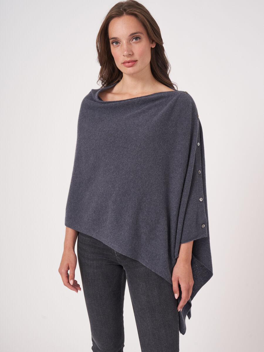 Asymmetrischer Poncho mit Knopfleiste image number 0