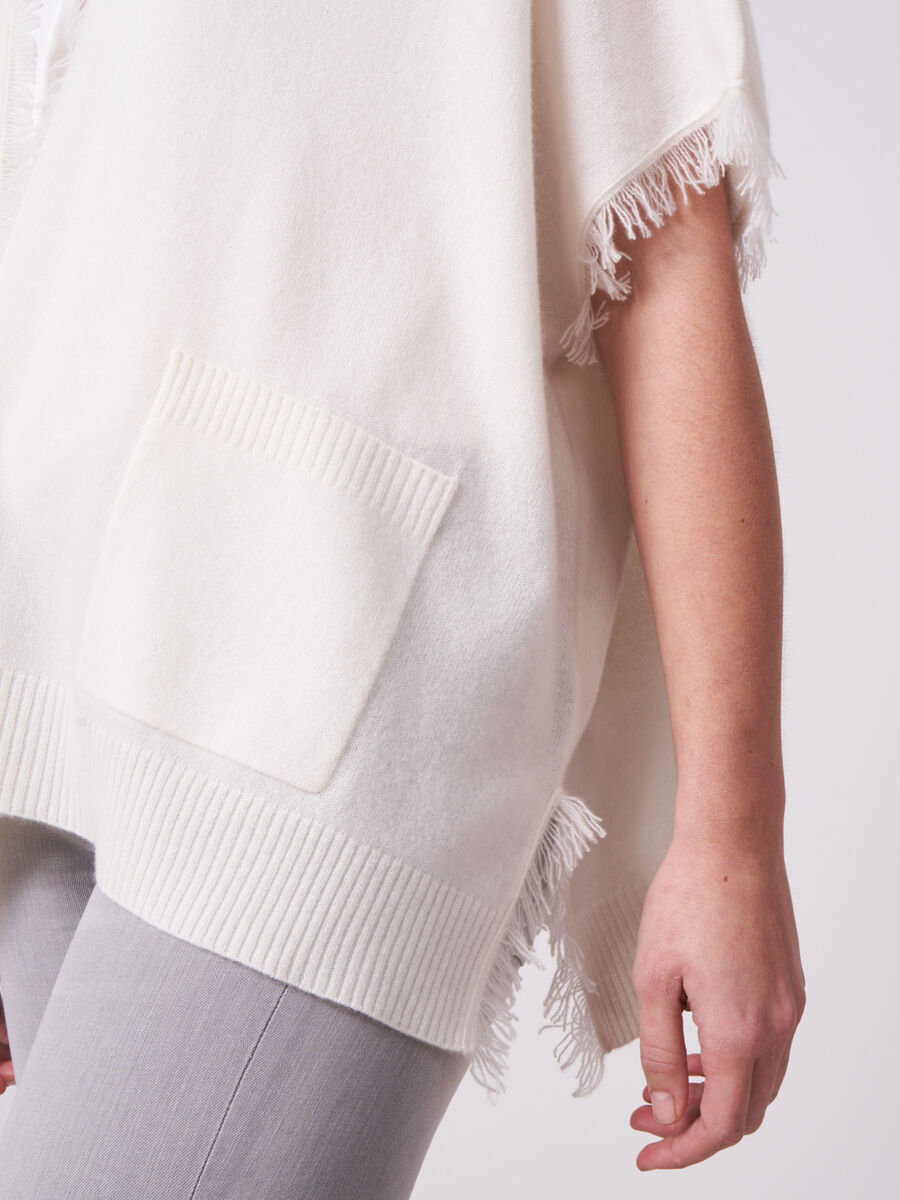 Cape poncho frang&eacute; en cachemire biologique image number 2