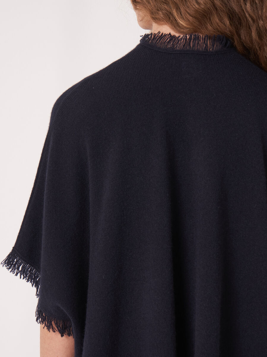 Cape poncho frang&eacute; en cachemire biologique image number 2