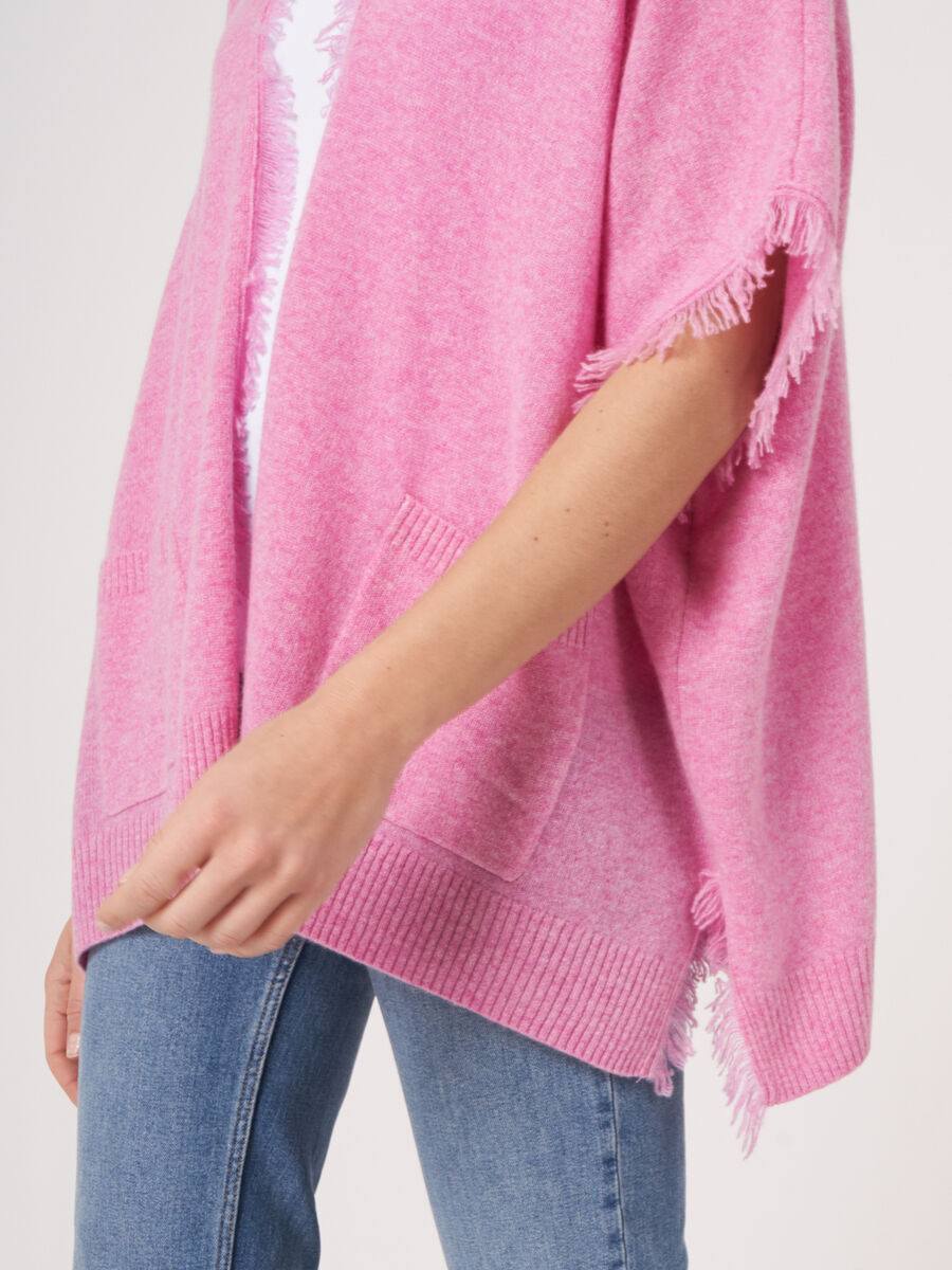 Cape poncho frang&eacute; en cachemire biologique image number 3