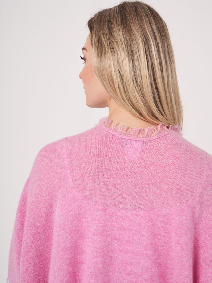 Cape poncho frang&eacute; en cachemire biologique image number 4