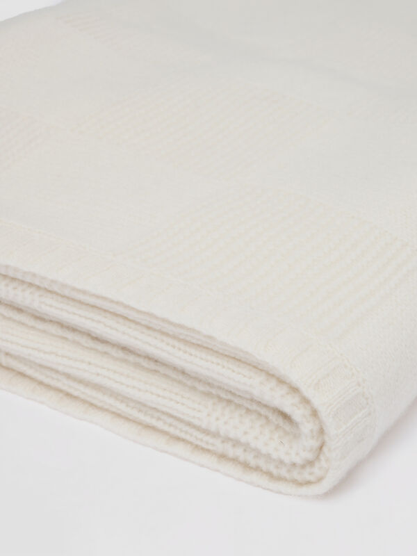 Gestrickter Kaschmir-Plaid mit Karomuster image number 1