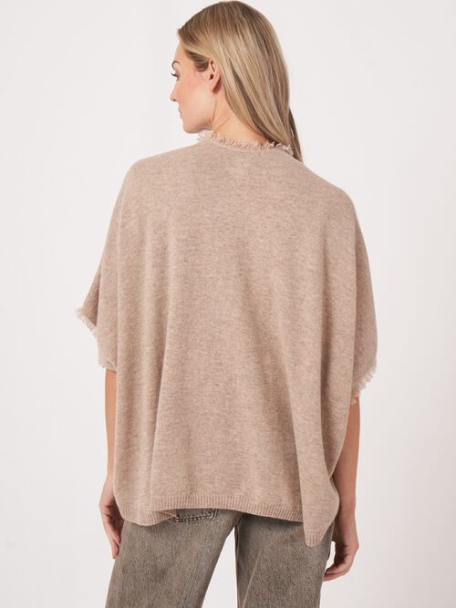 Poncho-Umhang mit Fransen