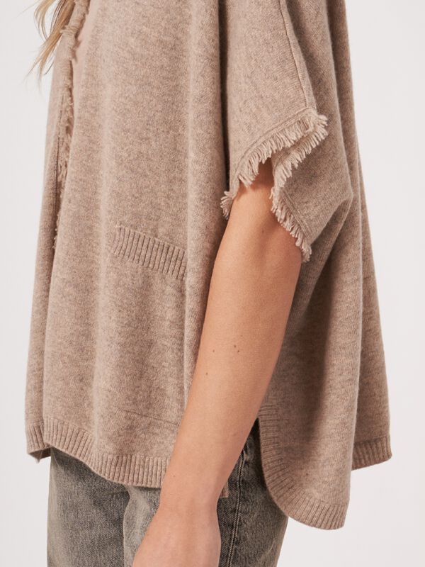 Cape with fringes image number 3