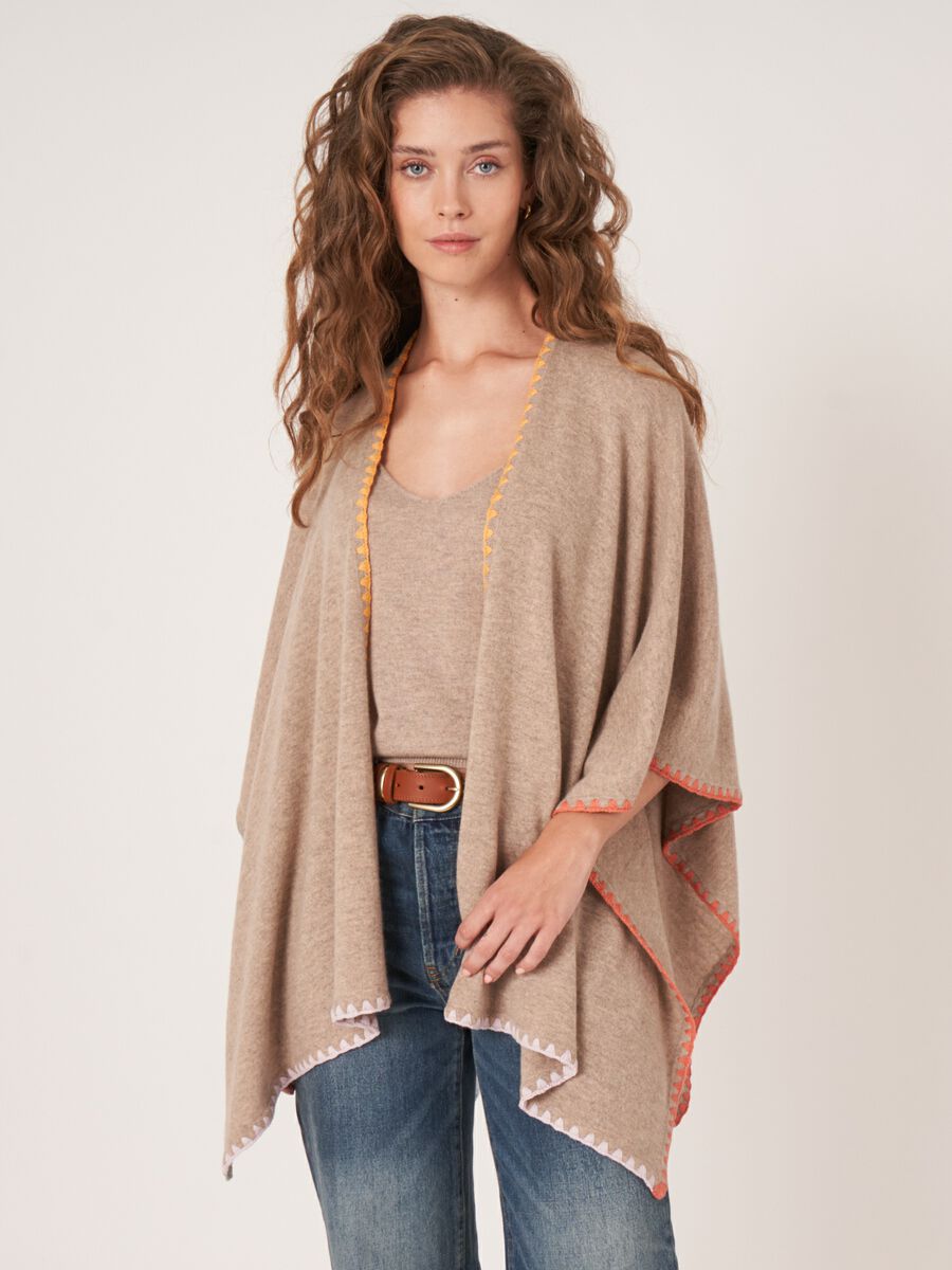 Poncho-Cape mit kontrastfarbenen Deckenstichen image number 2