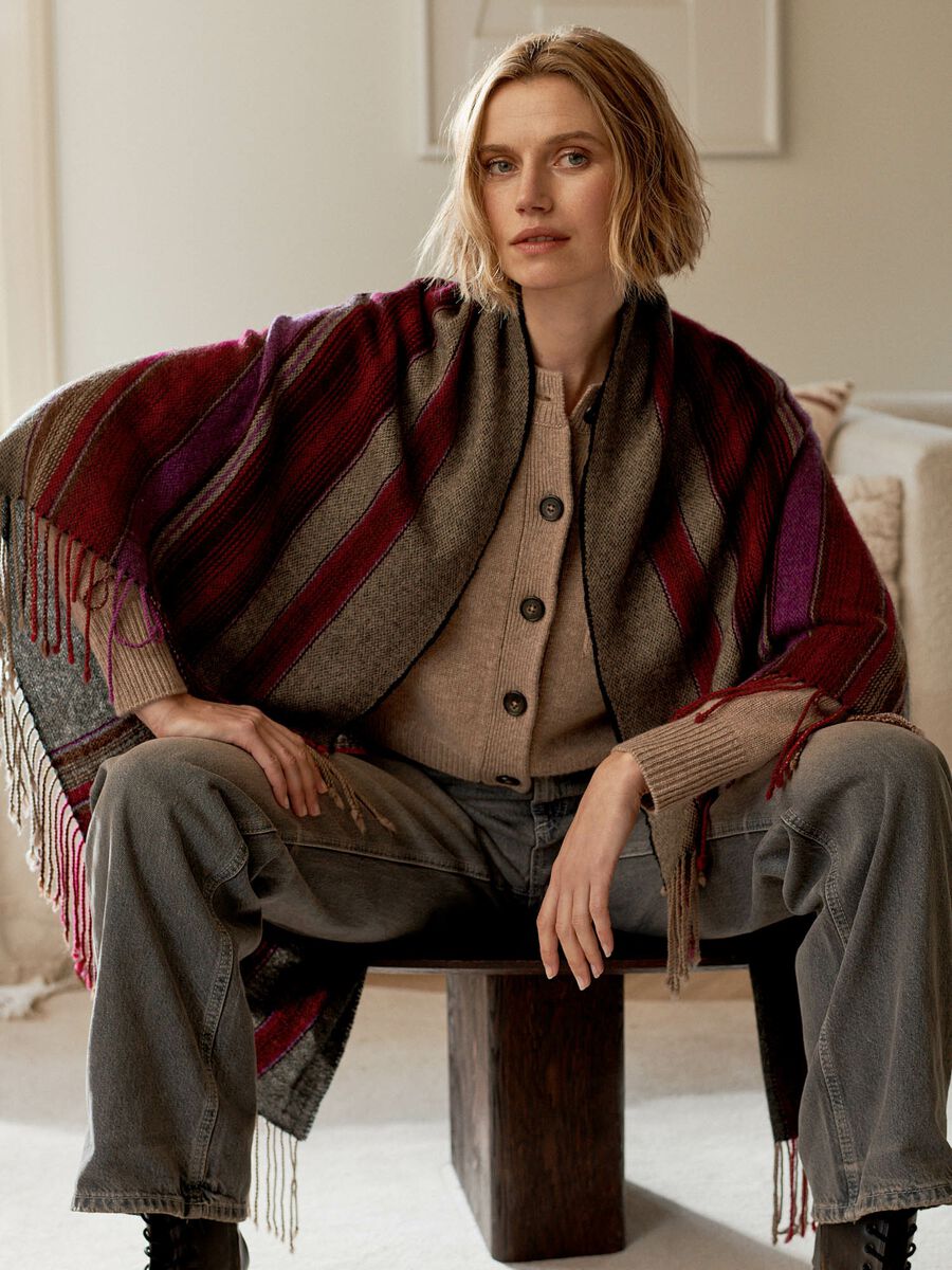 Square cashmere scarf with stripes and fringes image number 0