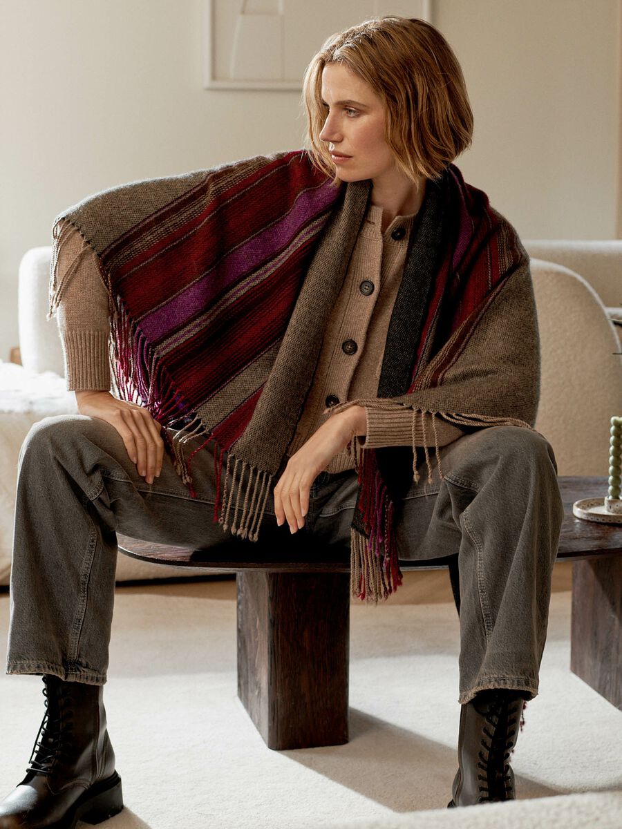 Vierkante cashmere sjaal met strepen en franjes image number 1