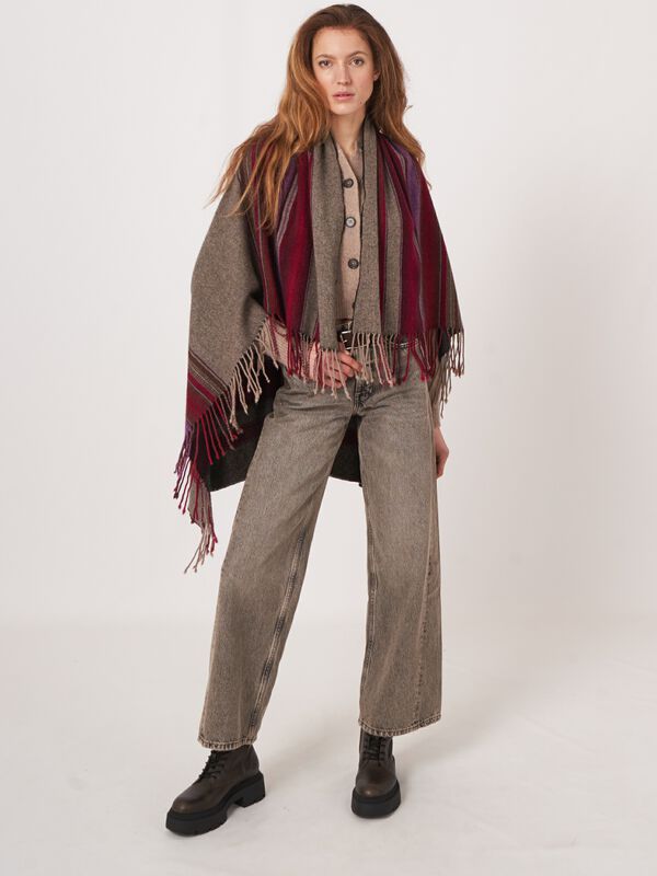 Écharpe carrée en cachemire avec rayures et franges image number 8