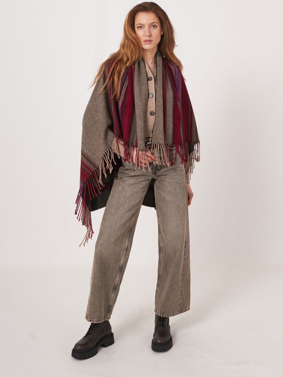 Vierkante cashmere sjaal met strepen en franjes image number 8