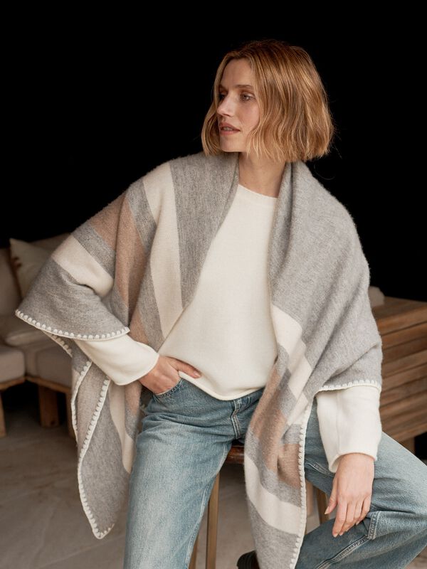 Stijlvolle vierkante cashmere sjaal met strepen & dekensteek image number 7