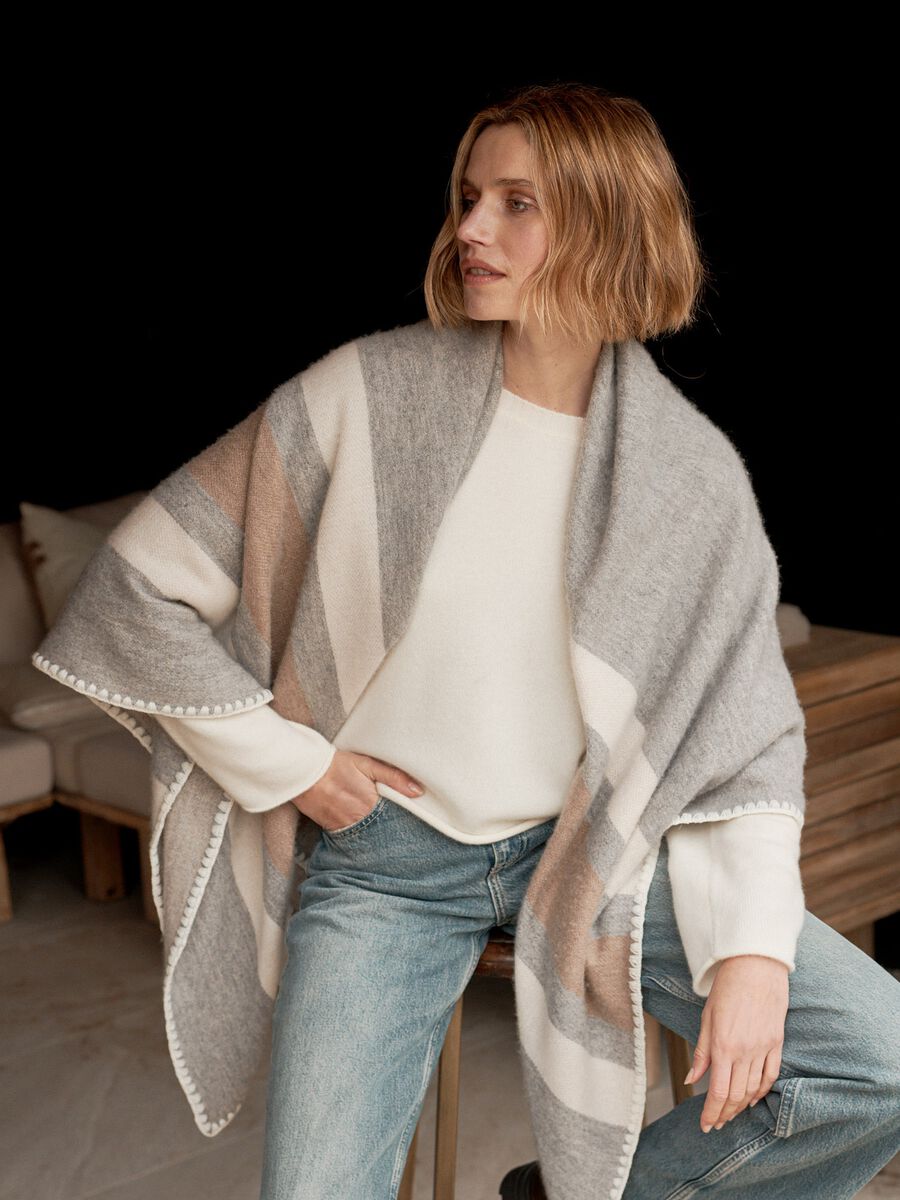 Quadratischer Kaschmirschal mit Streifen und Deckennaht image number 7