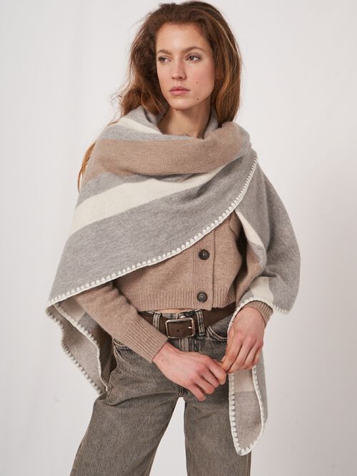 Stijlvolle vierkante cashmere sjaal met strepen & dekensteek