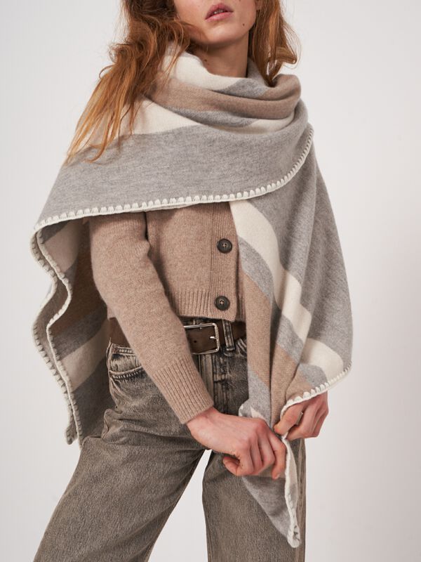 Stijlvolle vierkante cashmere sjaal met strepen & dekensteek image number 4