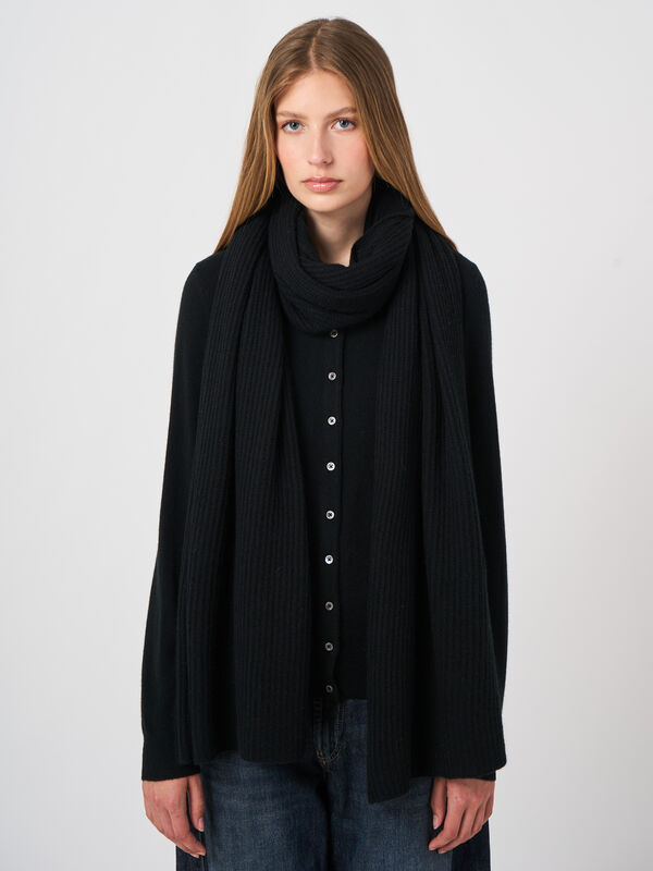 Ribgebreide oversized cashmere sjaal image number 2