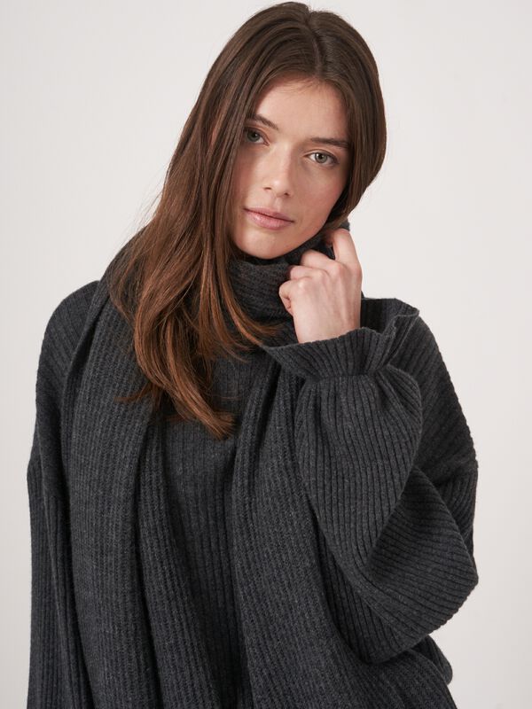 Oversized rib knit cashmere scarf image number 3