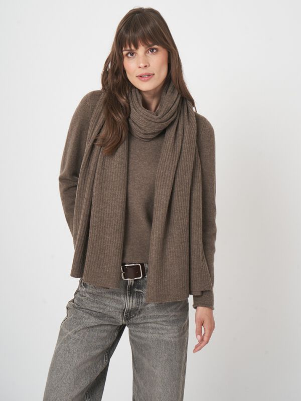 Ribgebreide oversized cashmere sjaal image number 4
