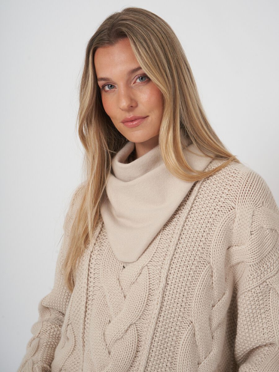 Driehoekige cashmere bandana - biologisch & elegant image number 0