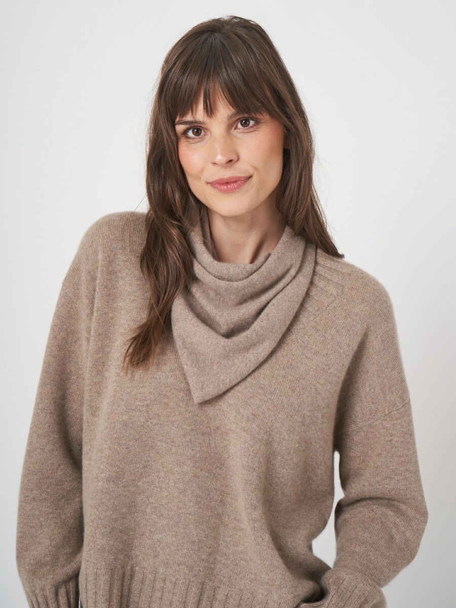 Driehoekige cashmere bandana - biologisch & elegant image number 0