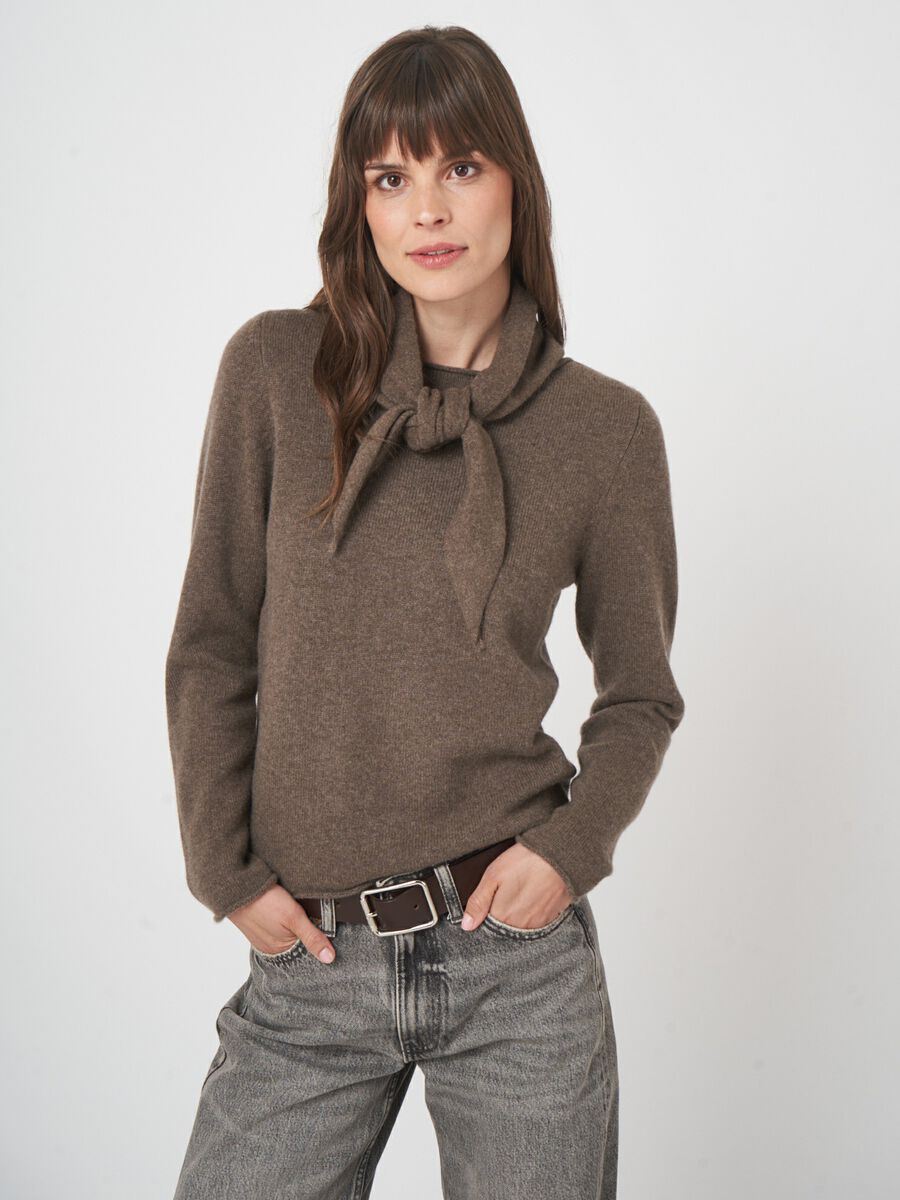 Driehoekige cashmere bandana - biologisch & elegant image number 1