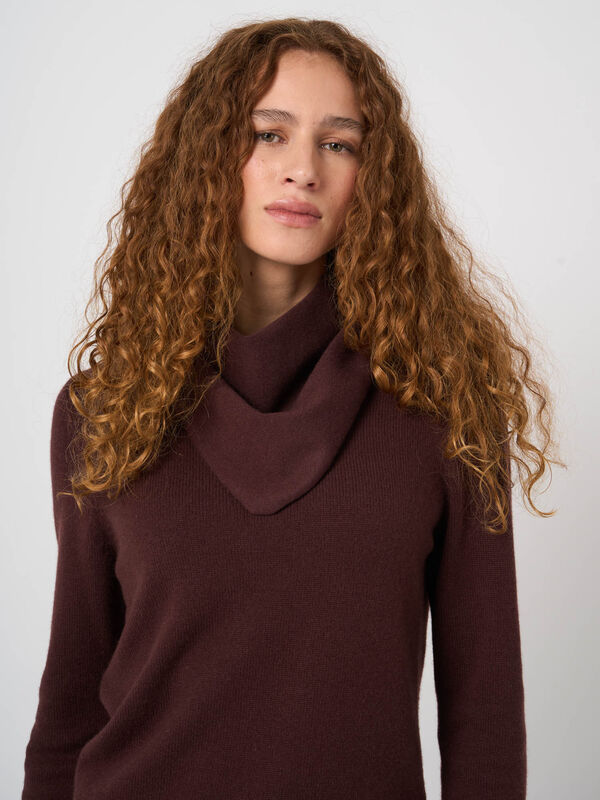 Fine-Knit Cashmere Triangle Scarf image number 2