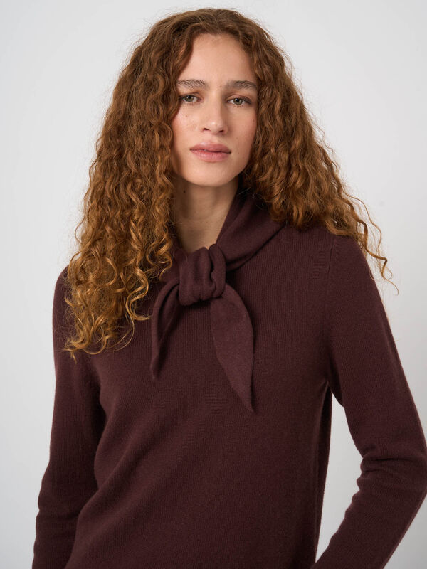 Fine-Knit Cashmere Triangle Scarf image number 3