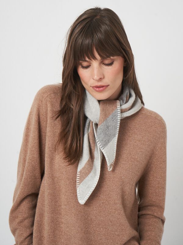 Bandana cachemire rayé tissé – couture point de cheval image number 10