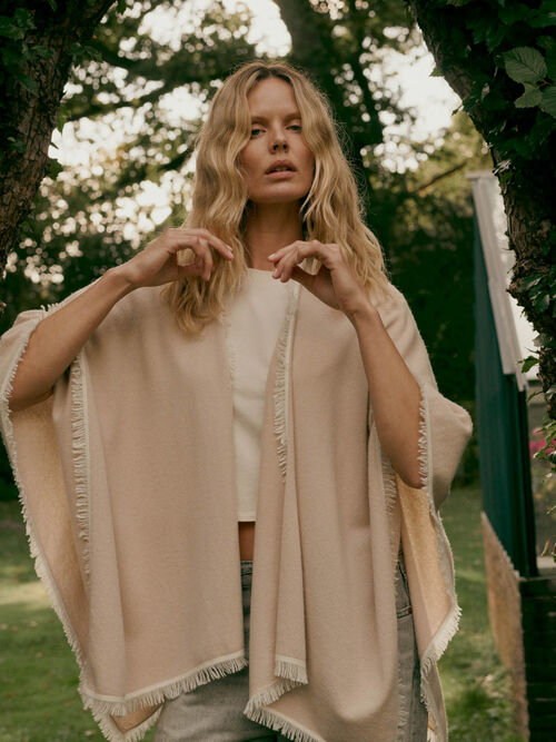 Organic cashmere poncho with contrast fringe