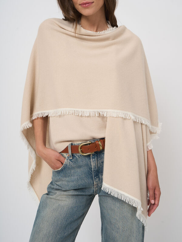 Poncho van biologisch kasjmier met contrasterende franjes image number 7