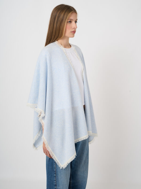 Poncho van biologisch kasjmier met contrasterende franjes image number 3