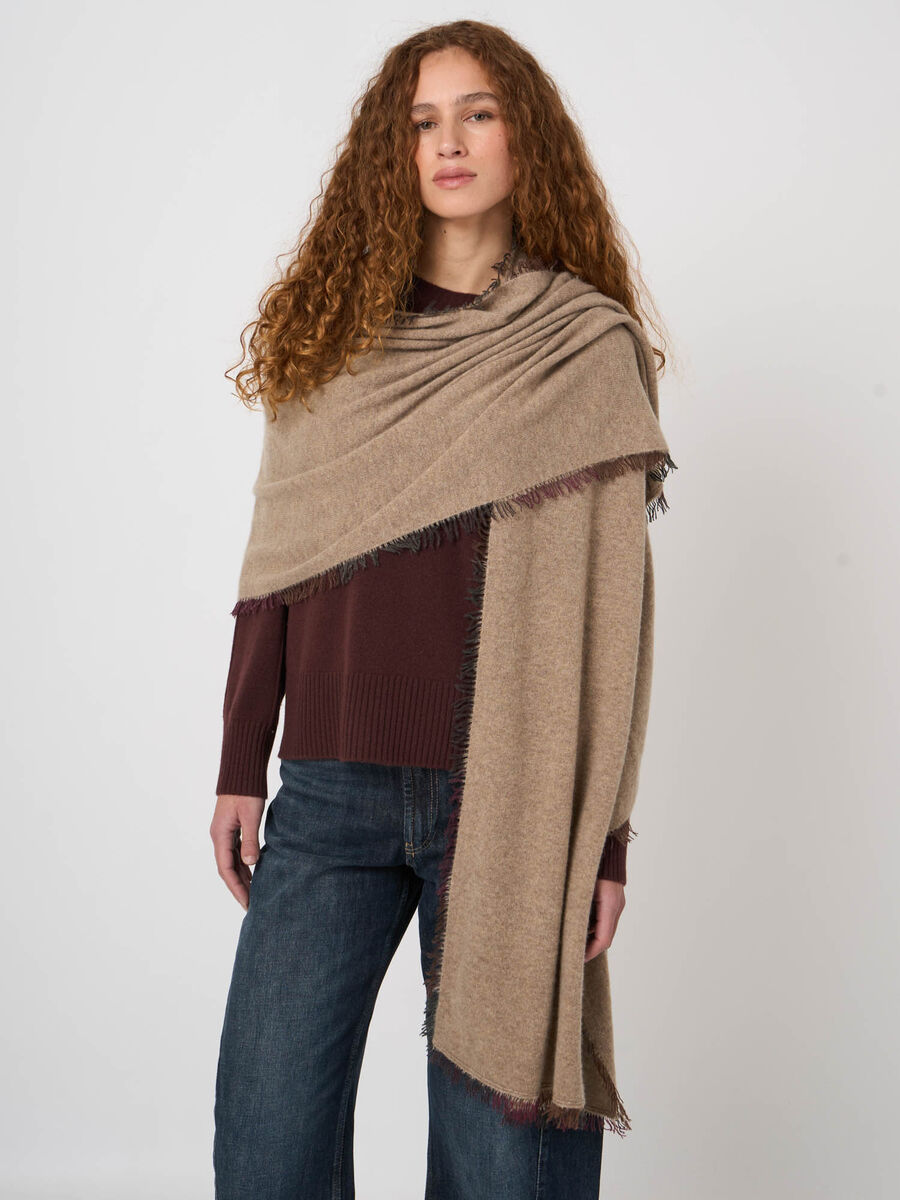 Fine-Knit Cashmere Long Scarf with Painted Fringes image number 6