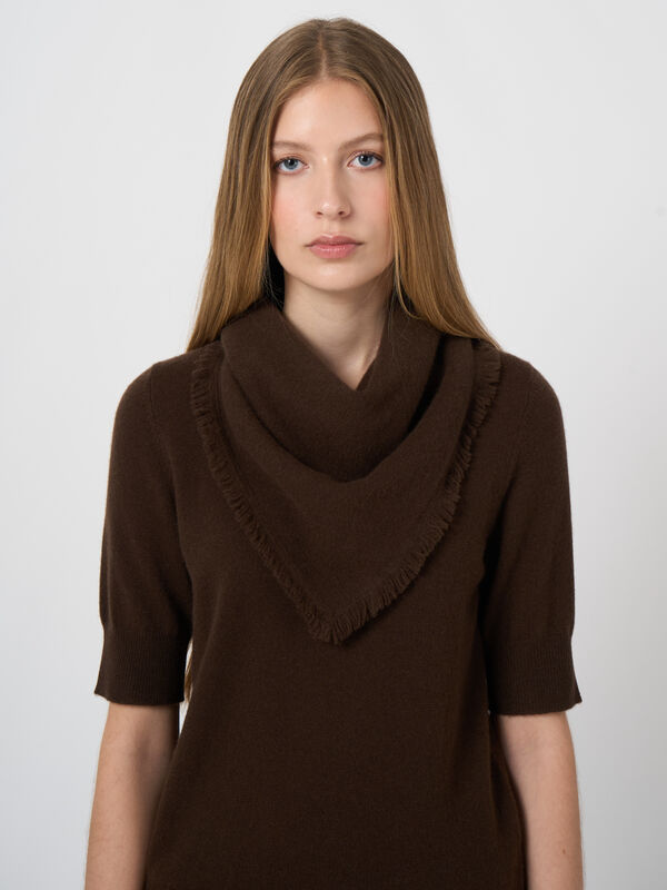 Fine-Knit Cashmere Square Scarf with Fringes image number 0