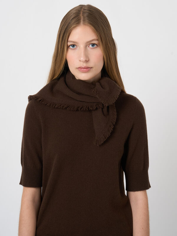Fine-Knit Cashmere Square Scarf with Fringes image number 1