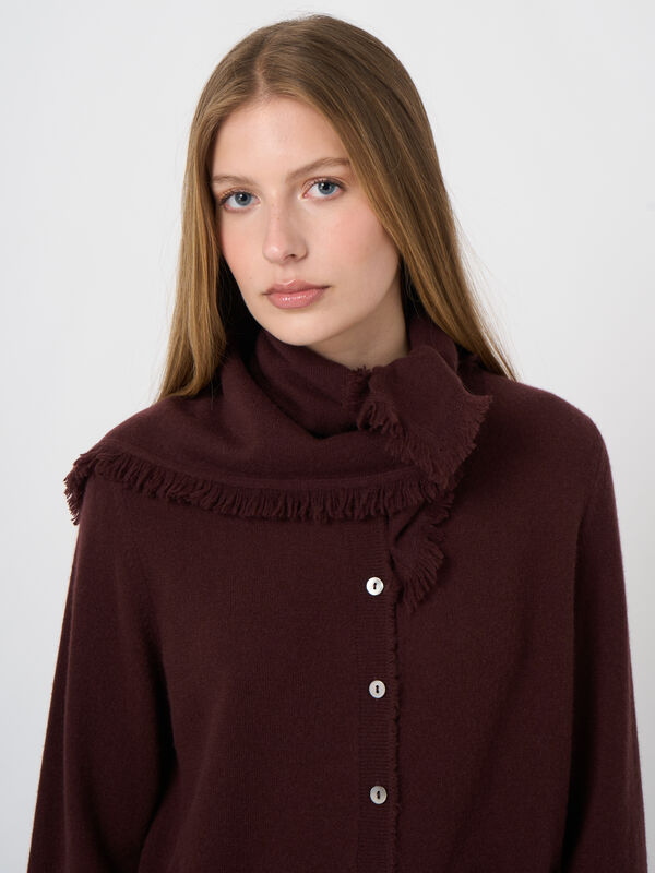 Fine-Knit Cashmere Square Scarf with Fringes image number 1
