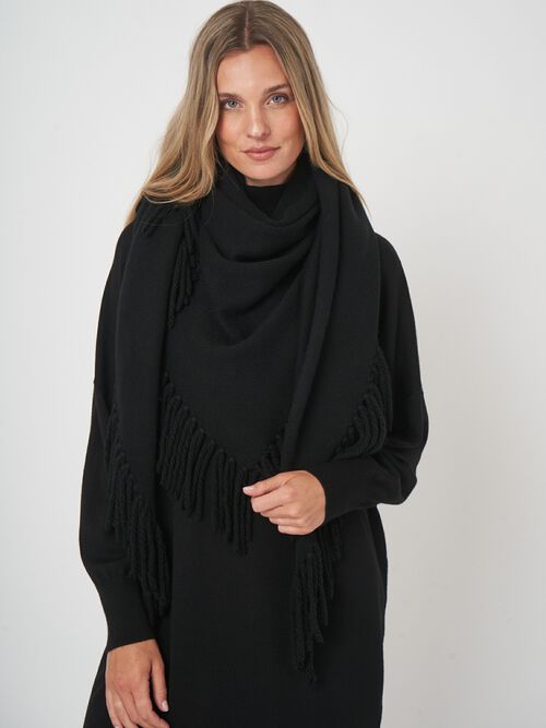 Chunky gebreide driehoekige cashmere sjaal met franjes