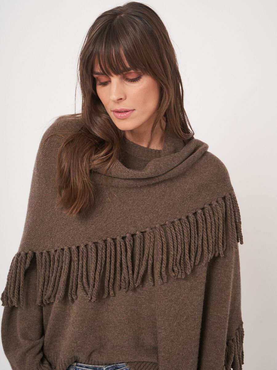 Écharpe en cachemire – forme triangulaire & franges image number 1