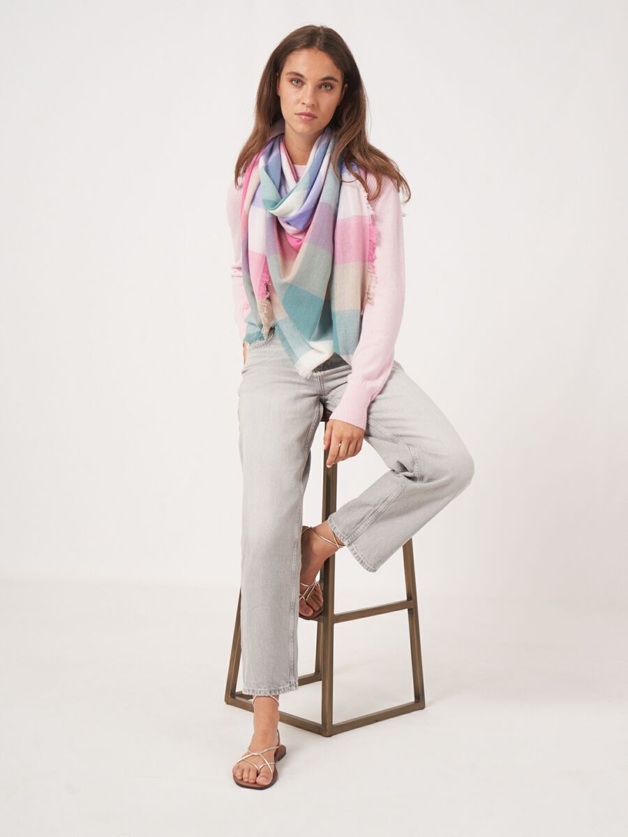 &Eacute;charpe l&eacute;g&egrave;re en m&eacute;lange de cachemire bio &agrave; franges image number 0