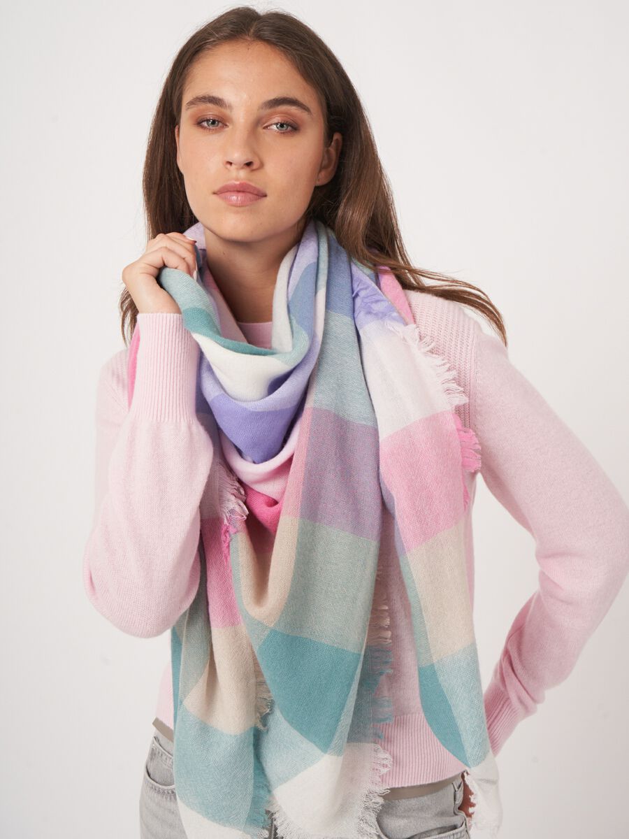 &Eacute;charpe l&eacute;g&egrave;re en m&eacute;lange de cachemire bio &agrave; franges image number 1