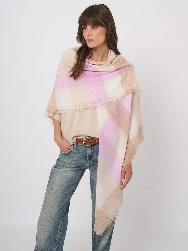 Soft organic cashmere blend scarf with fringe image number 2