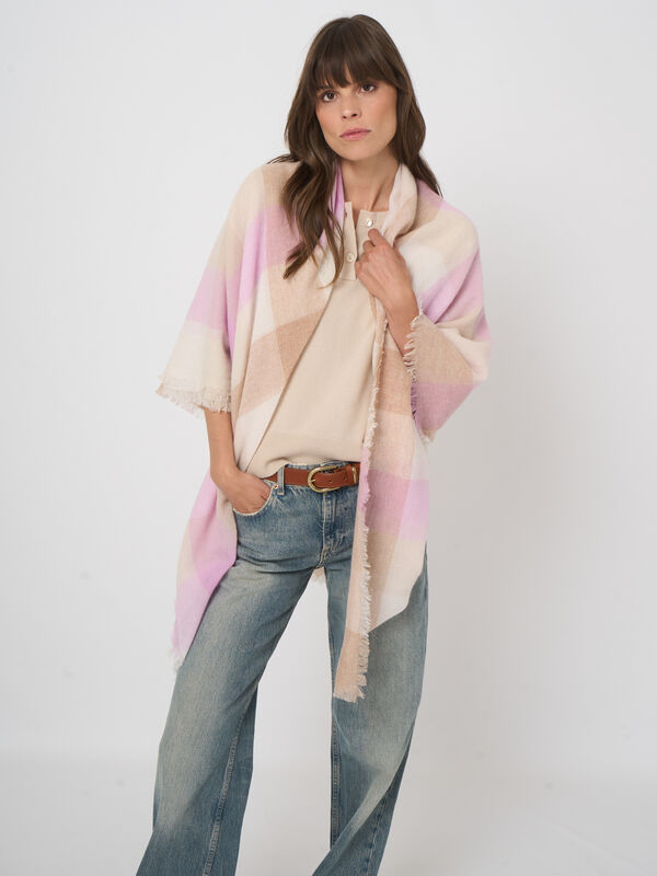 Soft organic cashmere blend scarf with fringe image number 4