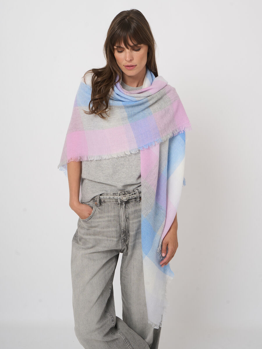 Soft organic cashmere blend scarf with fringe image number 3