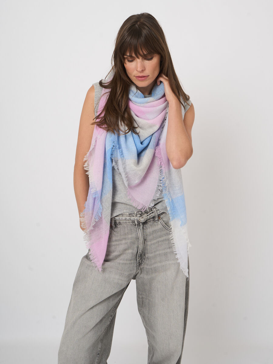 Soft organic cashmere blend scarf with fringe image number 4