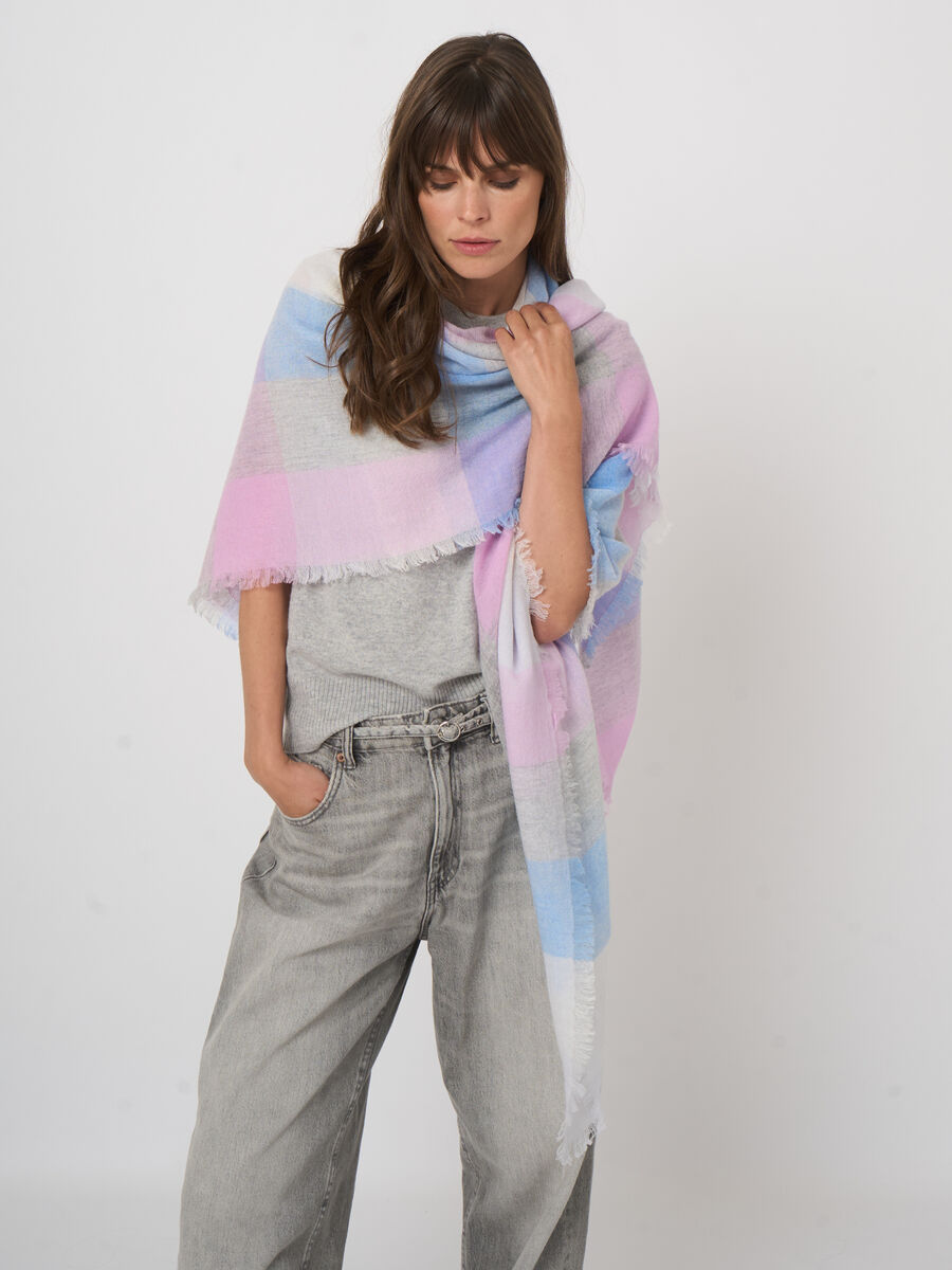 Soft organic cashmere blend scarf with fringe image number 5