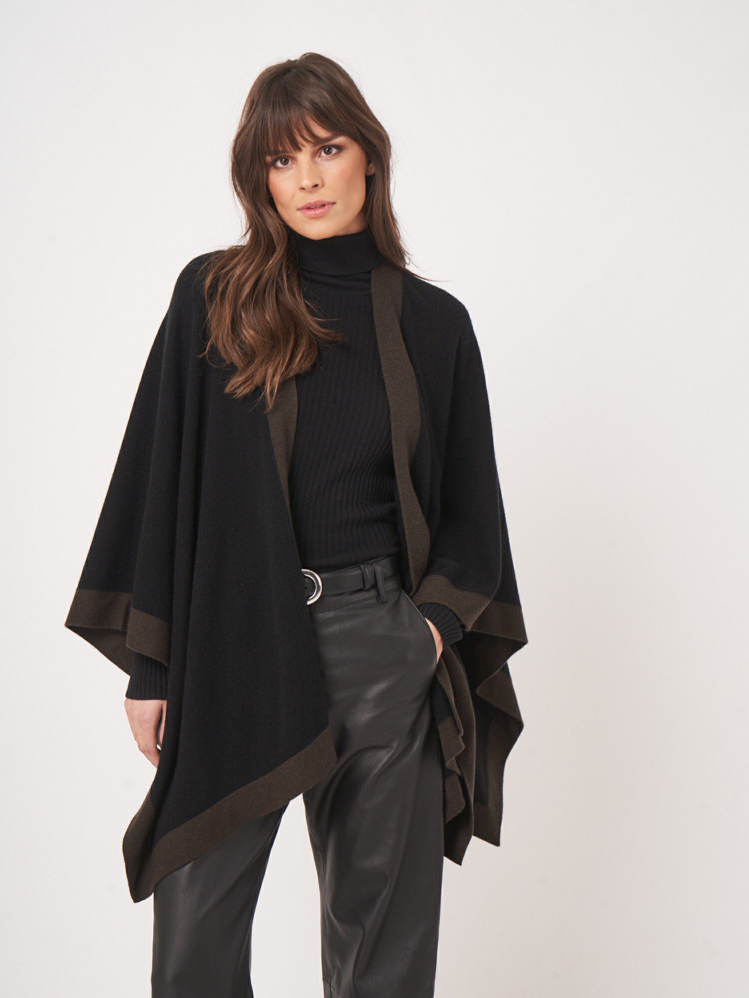 Pure cashmere poncho - stijlvol met contrastboord afbeelding